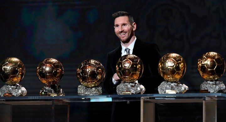 RapArgentinooo's tweet photo. El enano mas premiado de la musica/el enano mas premiado del deporte https://t.co/FLyAasV3Ea
