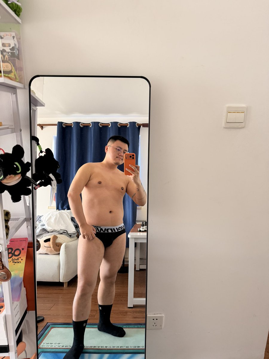 Si_ShiSam's tweet photo. 黑 #CUM #乳钉 #北京 https://t.co/ZablLYrOF9