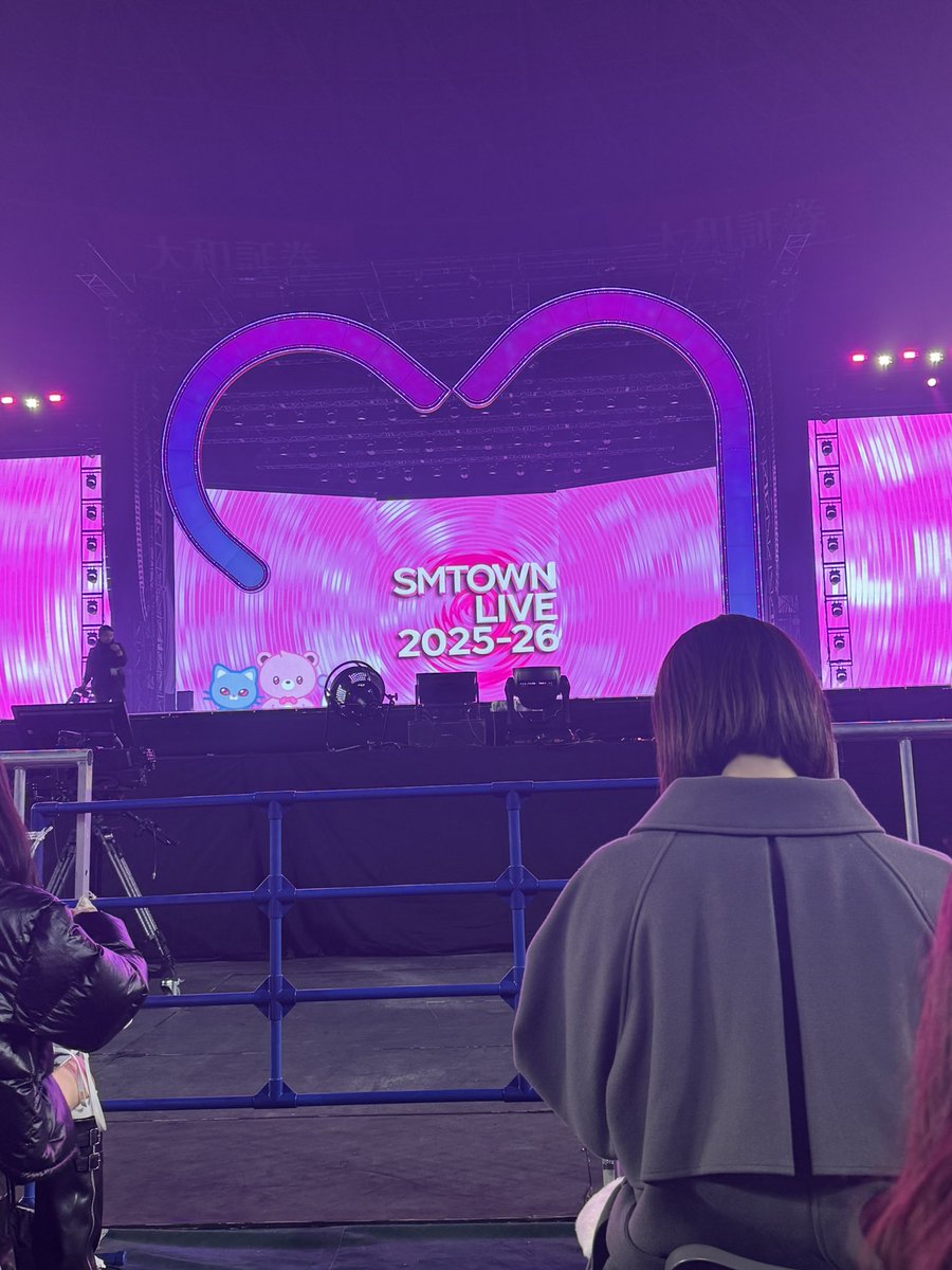 ontaem_525's tweet photo. ミノは8年ぶりの福岡？？

私は8年ぶりのSMT参戦！！w
通路の所に、このスローガン振ってたら

ミノが気づいてくれて、
手を振ってくれました✋✋

ミノ、
ありがとう!(´▽｀)

#SMTOWNLIVE_in_FUKUOKA 
#minho 
#SHINee https://t.co/0cuJ39AiS8