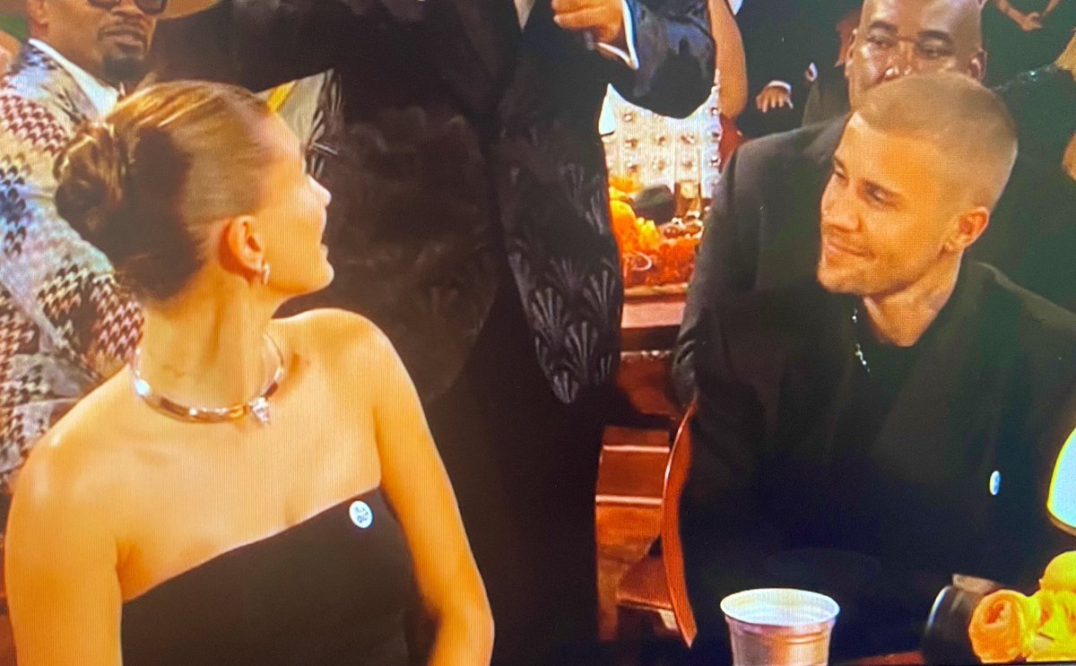 Find someone that looks at you the way Justin looks at Hailey>>