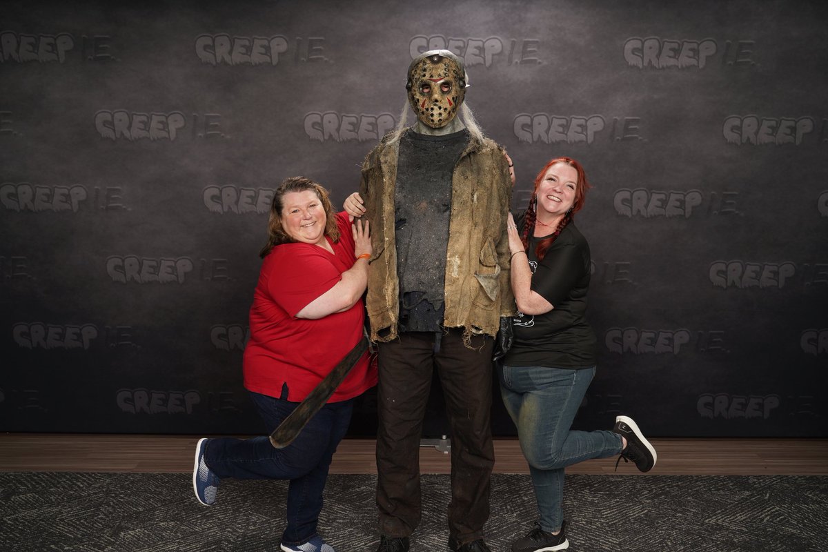 aeris75's tweet photo. Just a family photo 😆

#creepiecon #JasonVoorhees #kenkirzinger https://t.co/KehTo9j9jz