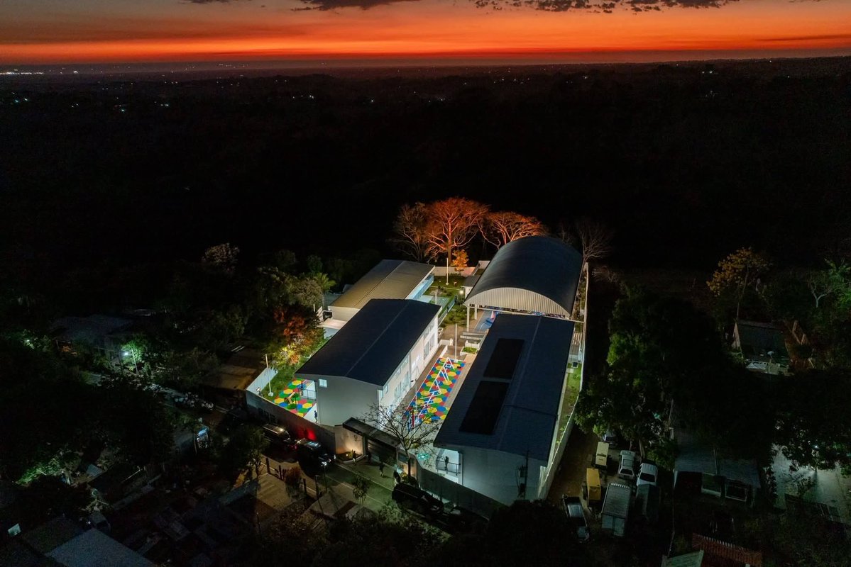 70 escuelas renovadas 🏫🇸🇻
El Presidente <a href="/nayibbukele/">Nayib Bukele</a> inauguró centros educativos del programa #DosEscuelasPorDía. Otras 500 escuelas están en remodelación.

Participó el Presidente Electo de Chile, José Antonio Kast, destacando el modelo educativo de El Salvador.