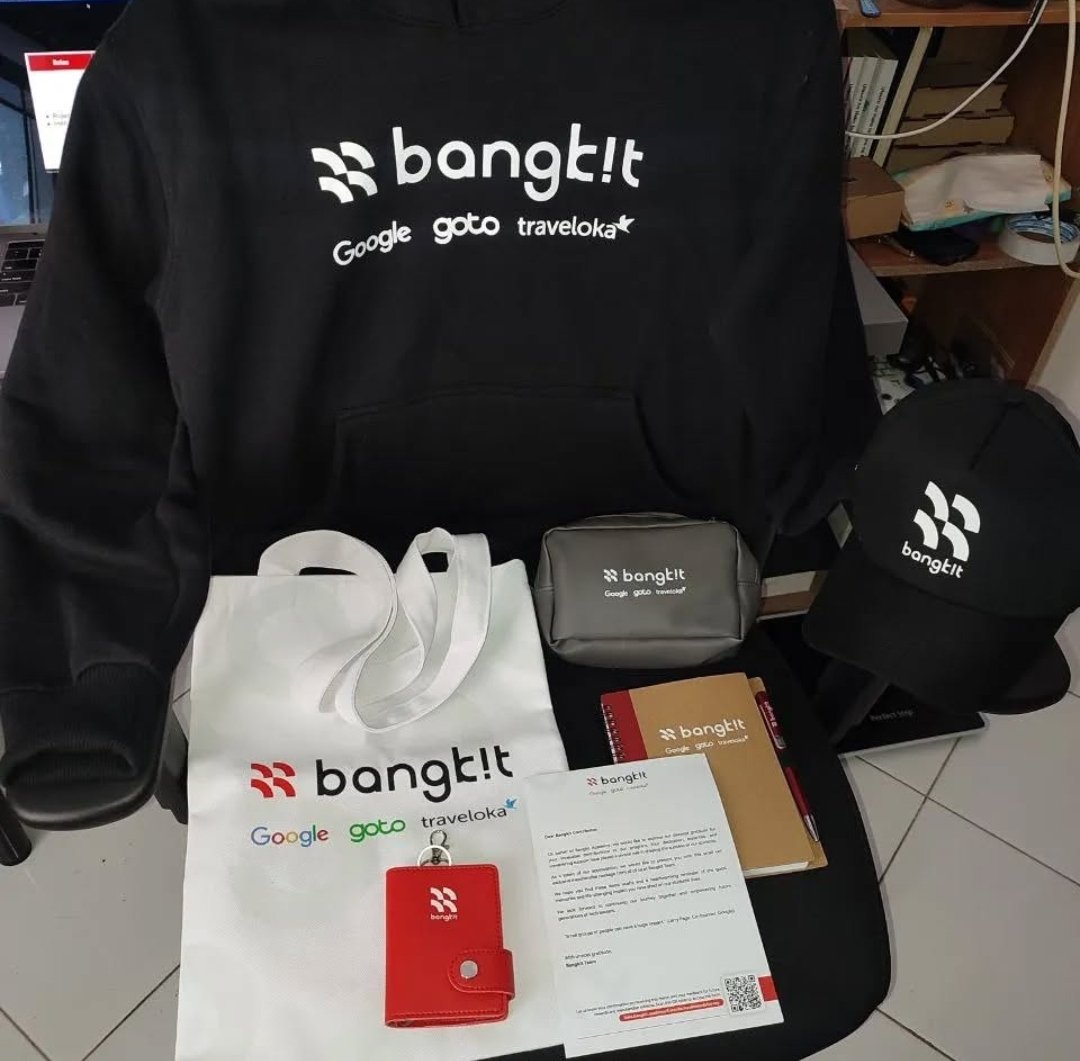 SecurityClark's tweet image. Unboxing the Bangkit starter pack. Google, GoTo, Traveloka let's build