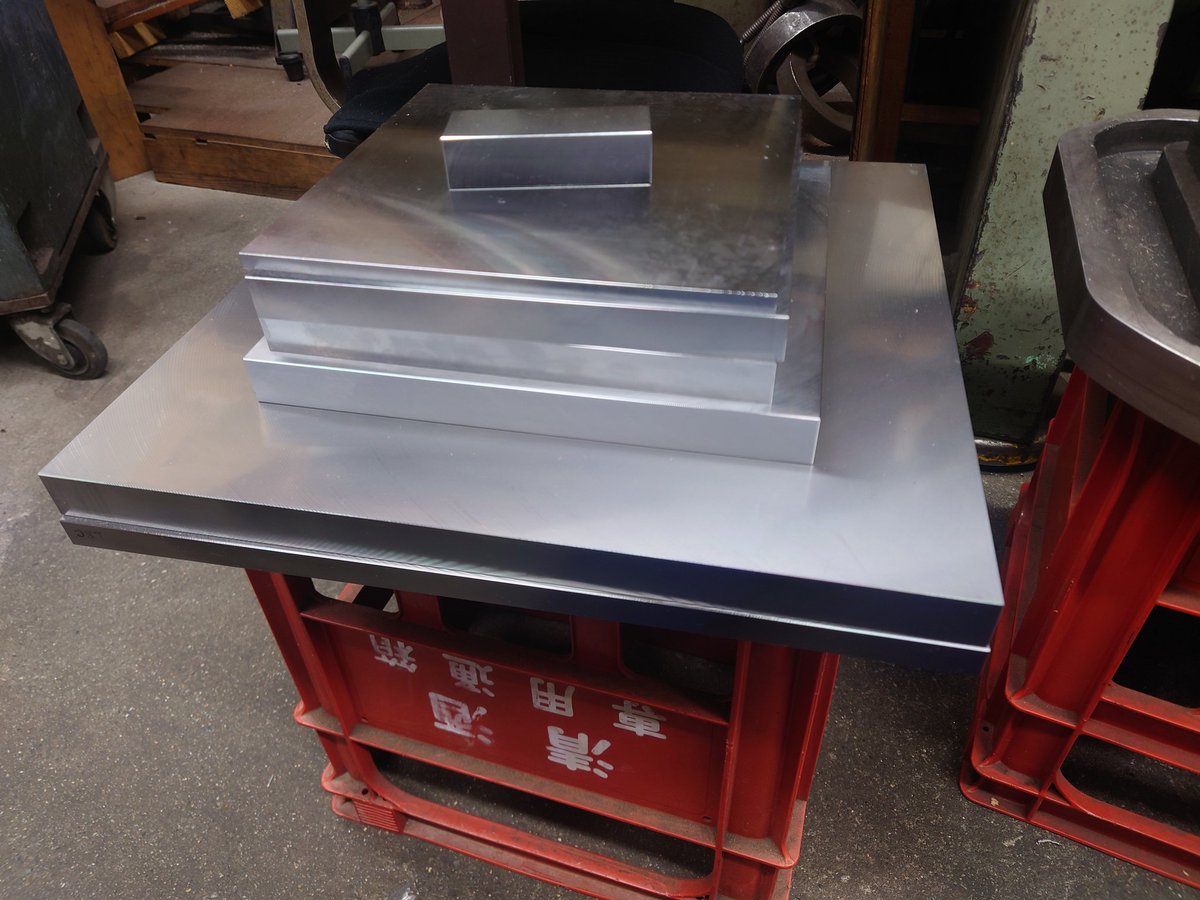 saikyoworks's tweet photo. 18L缶底巻き案内盤型！
大きいサイズ缶の金型は以前より材料費が値上がった分の金額が大きいです。金型としても値上げするしかない😐 https://t.co/95eeZeJo01