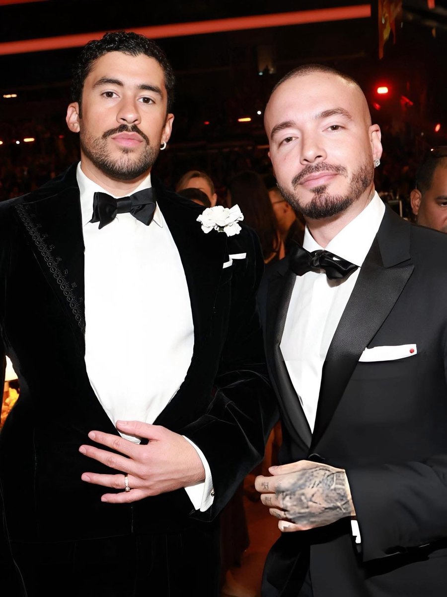 Indie5051's tweet image. Bad Bunny y J Balvin en los Grammys. 🖤