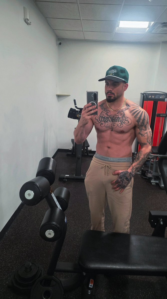 BobbyTheBull_'s tweet photo. I need a human ATM in my DM right now! https://t.co/kGvpHZcBal