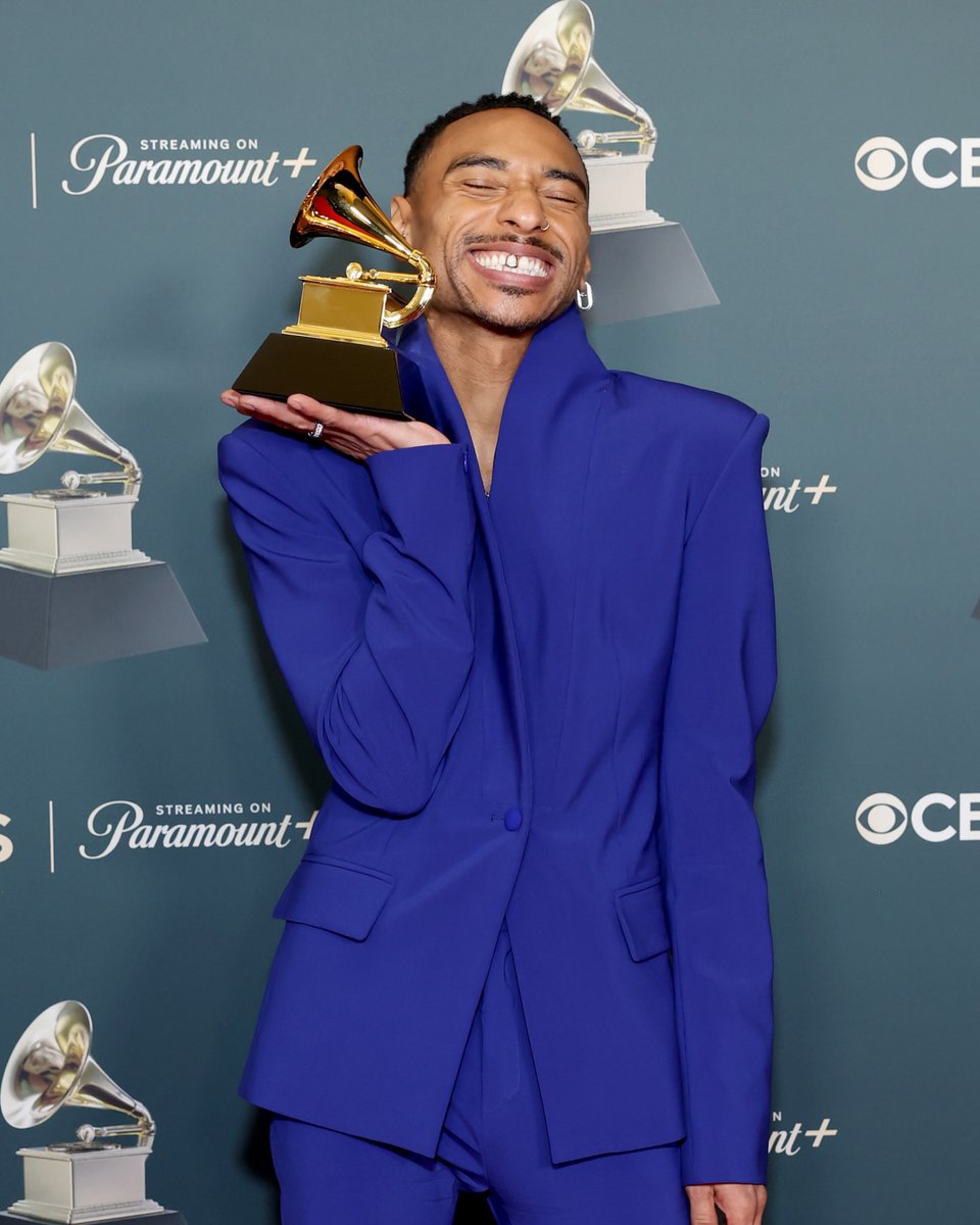 durandbernarr's tweet image. “To every independent artist; to EVERY butch queen that was made to feel like you’re “too much”, I’m the proof you needed and the sign you’ve been waiting for.

BE. YOURSELF!”

🧵🪡: LUAR