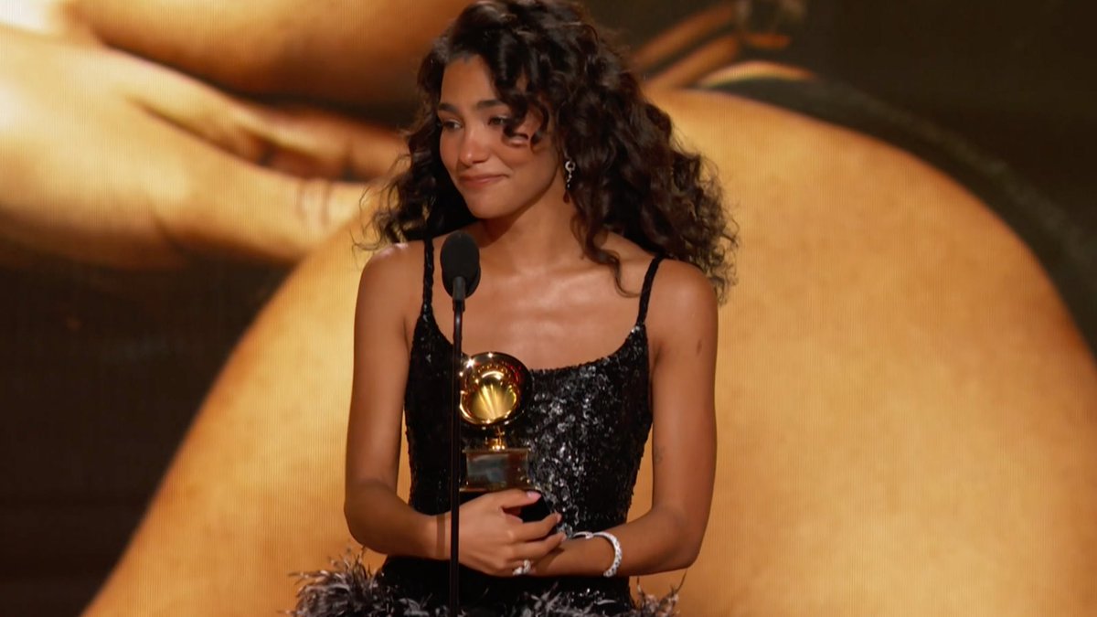 Olivia Dean during her #GRAMMYs acceptance speech for Best New Artist:

“I’m up here as the granddaughter of an immigrant, I’m a product of bravery and I think those people deserve to be celebrated.”