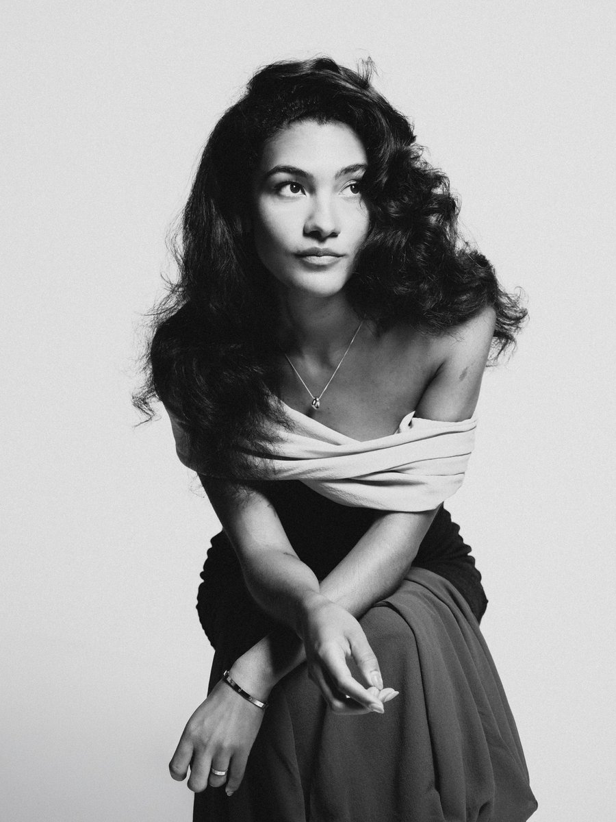 PopBase's tweet image. Olivia Dean wins the #GRAMMYs award for Best New Artist.