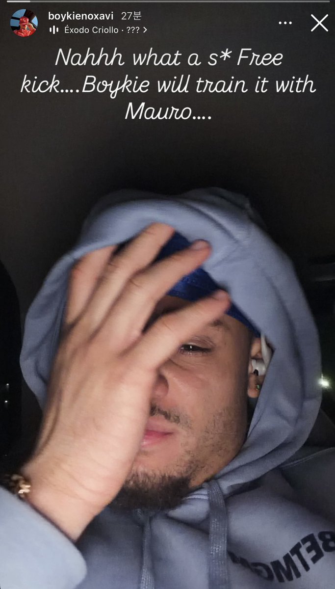 사비 프리킥 연습할거래ㅋㅋㅋㅋㅋㅋㅋㅋㅋㅋㅋㅋㅋㅋㅋㅋㅋㅋㅋㅋㅋㅋ아 미워할수없슨 얘 왤게 귀여움ㅋㅋㅋㅋㅋㅋㅋㅋㅋ