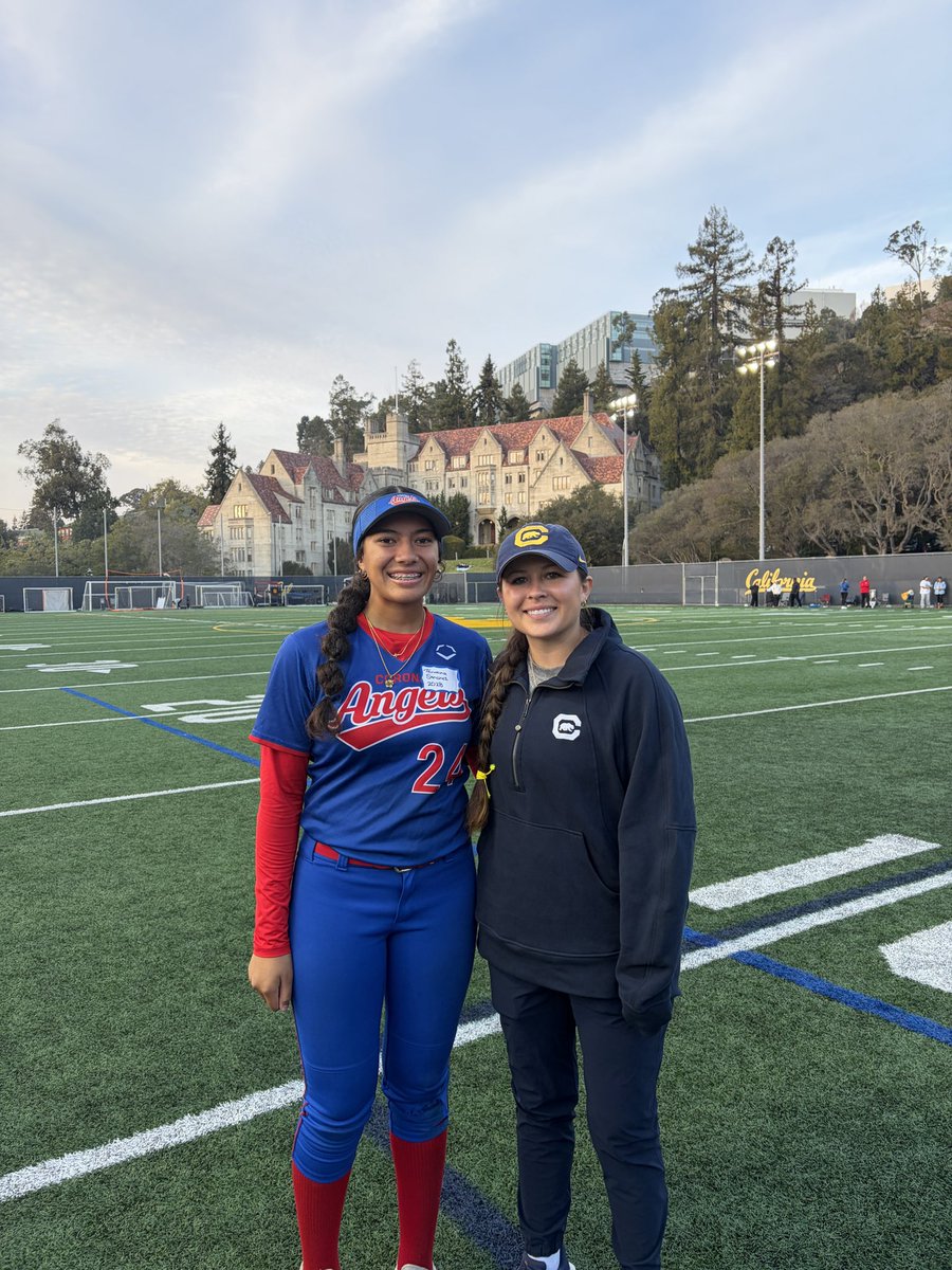 teuuaina's tweet photo. Thank you to Coach Singleton @CoachSingCal , Coach Gib, Coach C @CamilleCorona , and Coach Rex @CoachRexCal for allowing me to explore your campus and giving me a chance to see what it takes to be a Bear. Go Bears!!🐻💙@CalSB https://t.co/eUwzf5LDQt