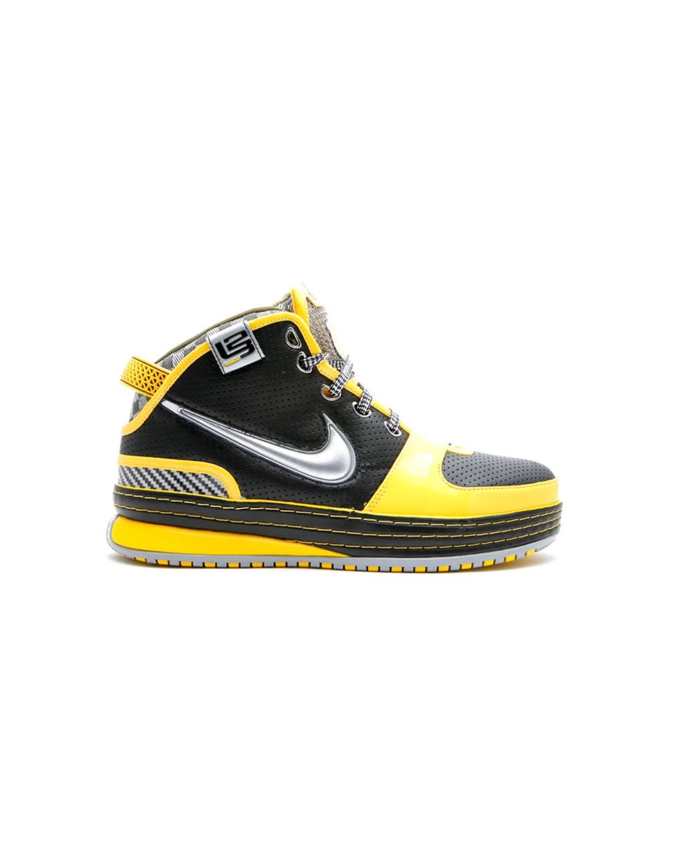 SLAMKicks's tweet photo. The King brought a “Taxi” LeBron 23 PE to the Mecca, inspired by his 2009 LeBron 6 colorway . 🚕 https://t.co/YvJuEGeLil