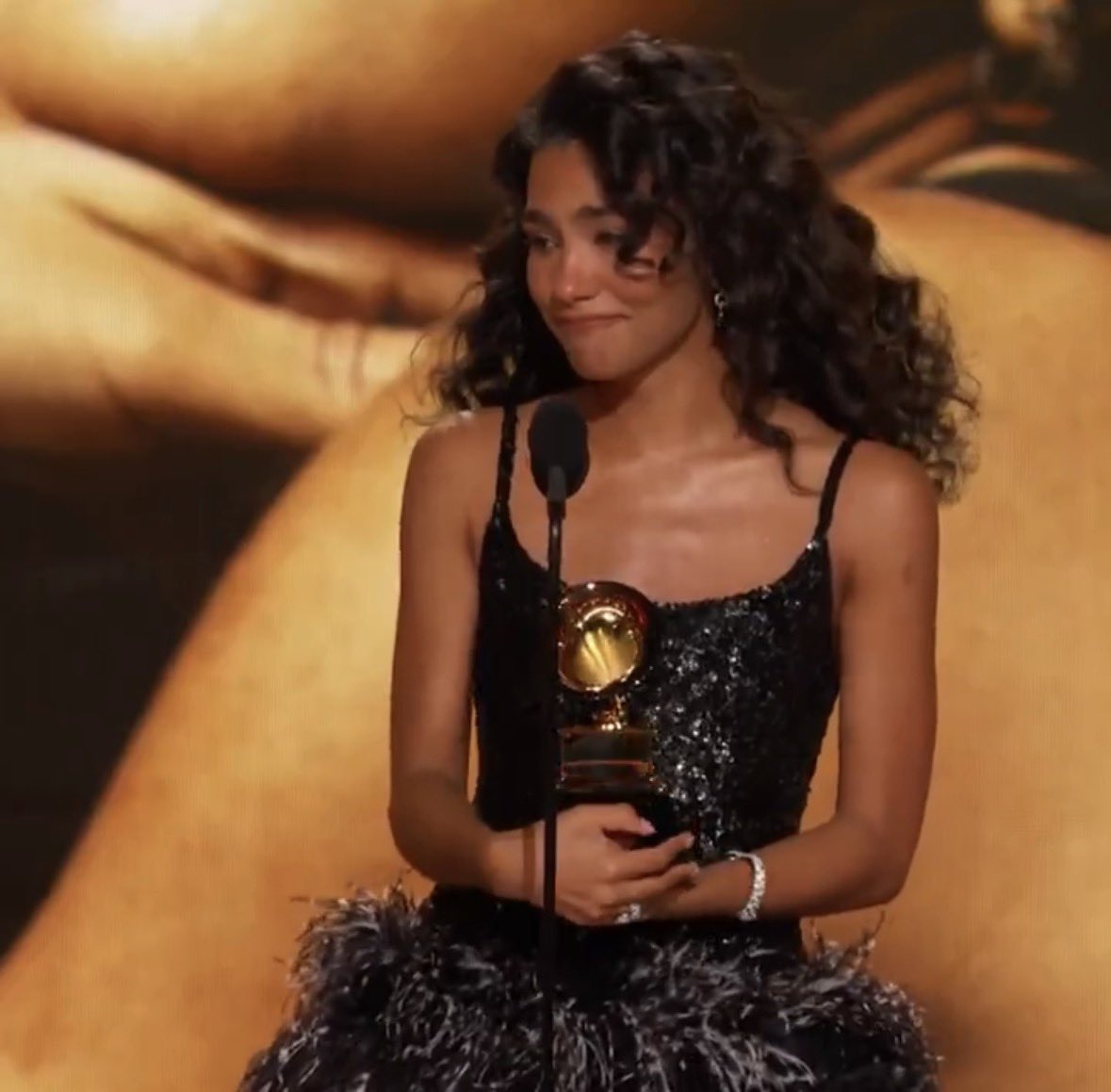 SpotifyLivies's tweet image. Olivia Dean joins Olivia Rodrigo as the only people named Olivia to win Best New Artist at the #GRAMMYs.