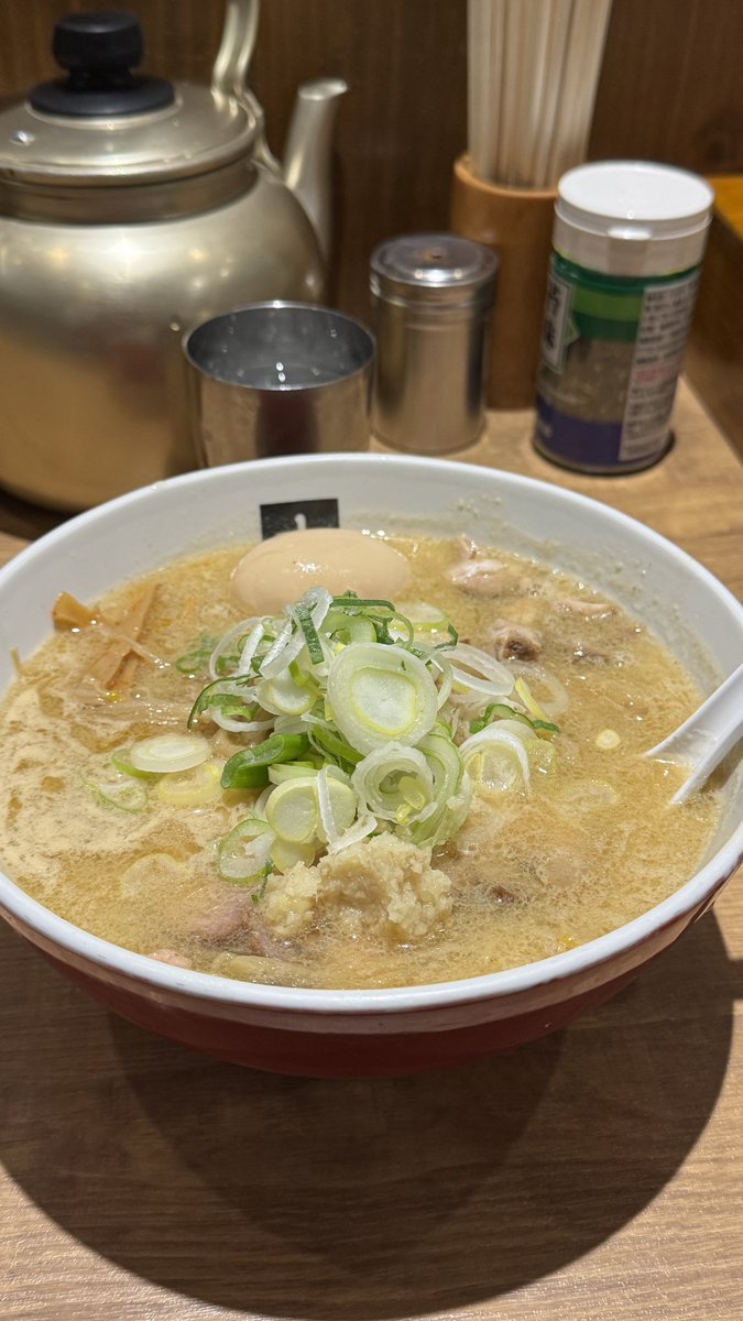 オハヨウセカイ

本日通常営業
11:00〜15:00
17:00〜21:00

寒い季節の味噌らーめんはうますぎますねえ。
大島さんさいっこうに美味かったです。
今日も豚骨と向き合ってまいります。