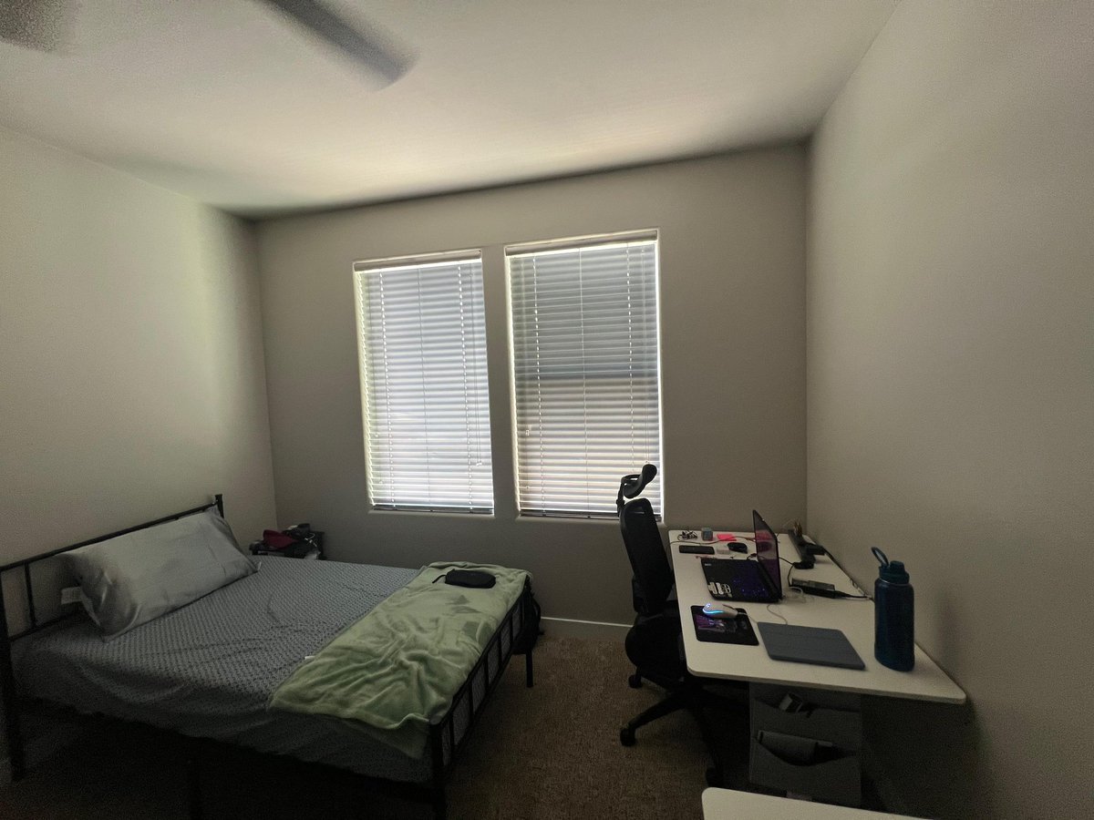 MetaLerner's tweet image. Simple setup, focused mind, empires start in rooms like this