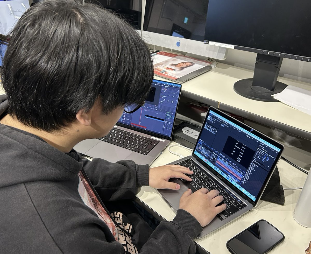 eizou_shasen's tweet photo. 映像クリエイション学科2年「映画・テレビ製作コース」が手がける卒業制作映画
『最高の誕生日』
完成に向けて編集作業中の風景です。
テロップからエンドロールまでご注目ください。
公開まであと1日!!
予約はこちらから↓
https://t.co/2to5EWAcJw
#サイコウノタンジョウビ
#SHASEN https://t.co/ZTqjGSE0T0