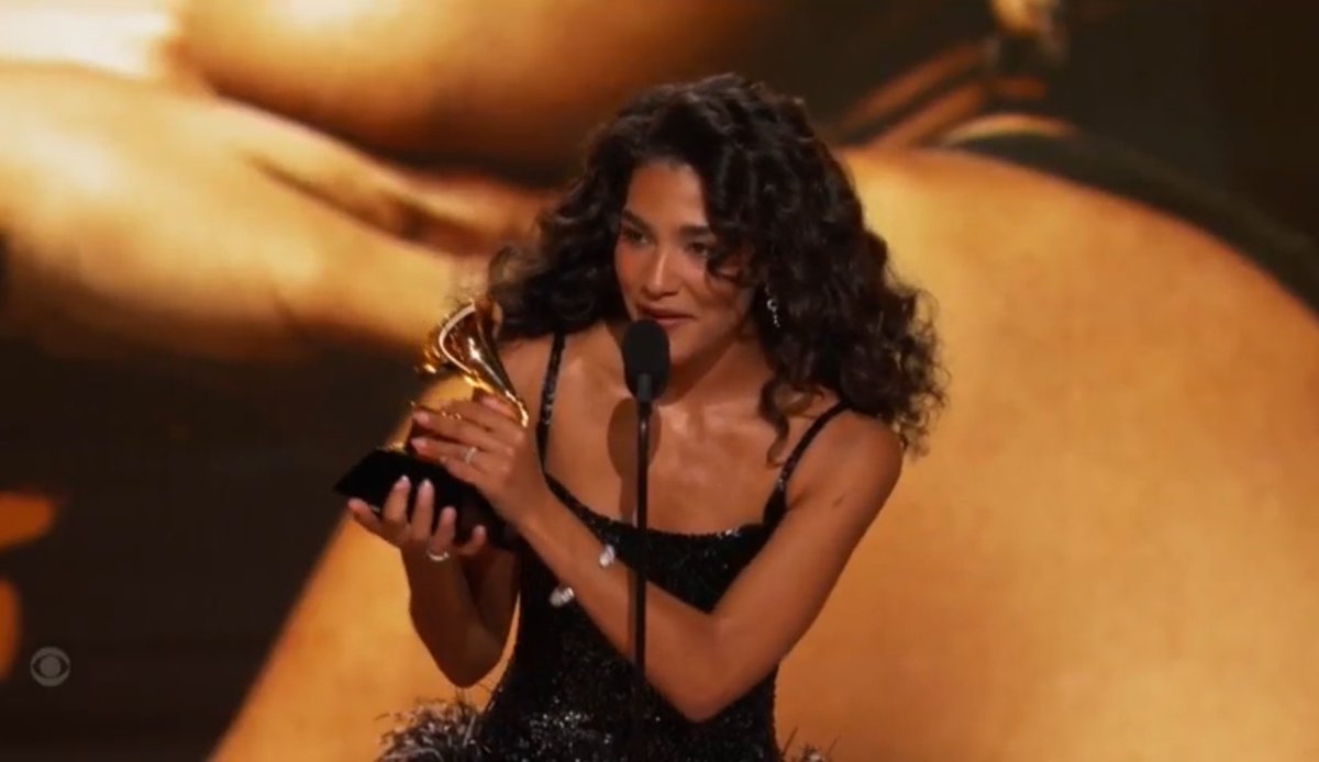 MINHA GAROTA MEU DEUS GANHOU EU SABIAAAAAAAAA LINDA PERFEITA MARAVILHOSA 

#GRAMMYs #GRAMMYs2026