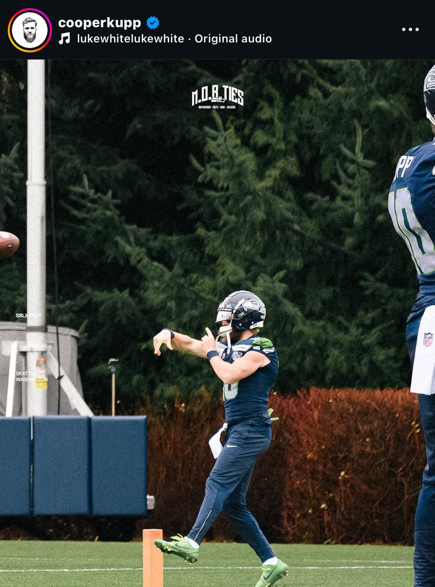 BandoKnowsBall's tweet image. Kupp is basically exposing that he is attempting a pass in the SB😭