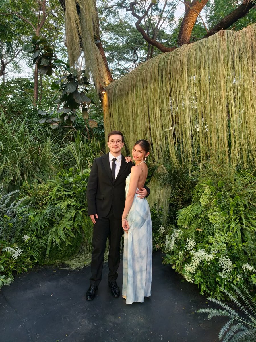 'A SEASON OF I DO'S'

Ibinahagi ni Dabarkads Maine Mendoza ang ilang special moments sa mga dinaluhan nilang kasal ng asawang si Quezon City 1st District Rep. Arjo Atayde.

Present din kamakailan ang dalawa sa renewal of vows nina Bossing Vic Sotto at Pauleen Luna.

📸: Maine