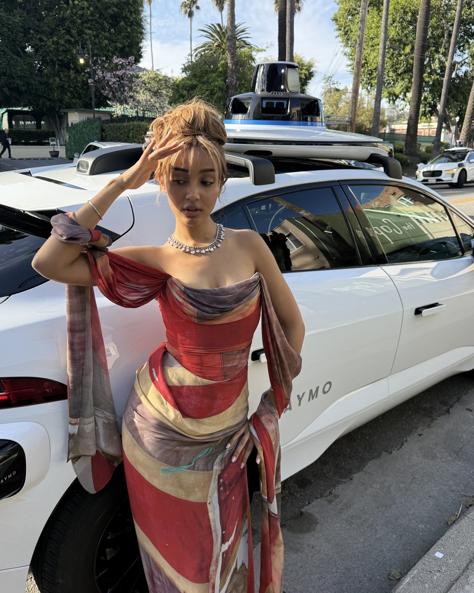 Waymo's tweet image. My name is Waymo, and I’m really glad to meet you ✨ Nbd, just @pinkpantheress2 taking her first Waymo ride en route to the #Grammys. Stream #FancyThat in your next Waymo ride.