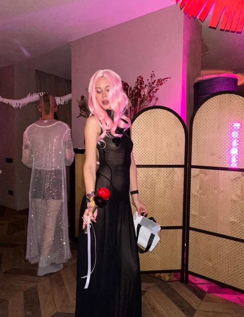 n0talka's tweet photo. Party girl 😝 https://t.co/reSO1wUAts