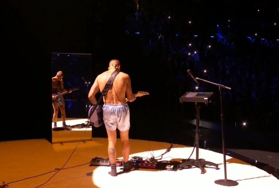 rapworldbr's tweet image. Todos os artistas escolhendo mil figurinos, trocando durante apresentação, vendo o mais brilhante, o mais caro.

Então chega Justin Bieber no palco do Grammy de Cueca Samba Canção, meia, sem camisa e com uma guitarra.

Já valeu a noite KKKKKKKKKKKKKKKKKKKKKK