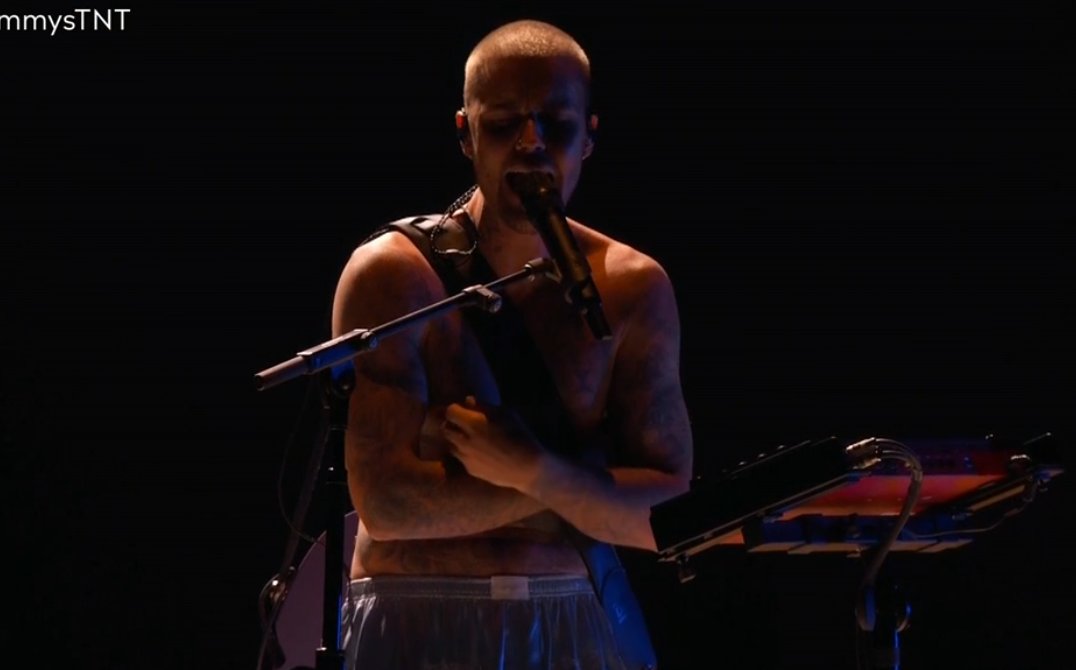 rapworldbr's tweet image. Todos os artistas escolhendo mil figurinos, trocando durante apresentação, vendo o mais brilhante, o mais caro.

Então chega Justin Bieber no palco do Grammy de Cueca Samba Canção, meia, sem camisa e com uma guitarra.

Já valeu a noite KKKKKKKKKKKKKKKKKKKKKK