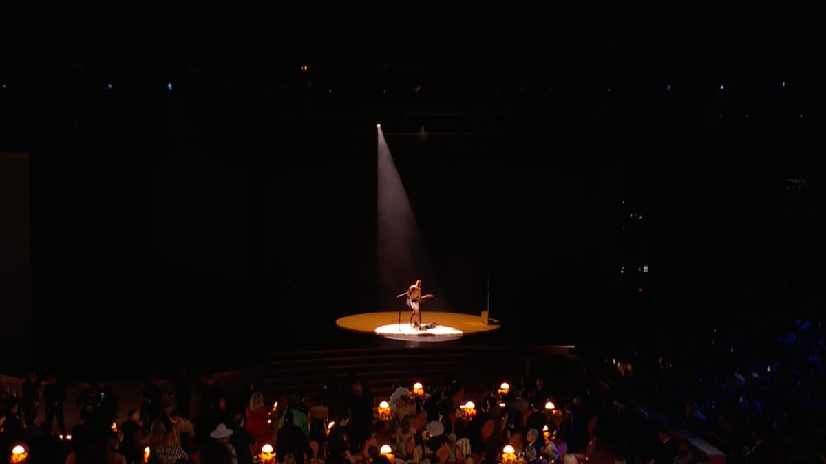 PopBase's tweet image. Justin Bieber performs ‘YUKON’ at the #GRAMMYs.