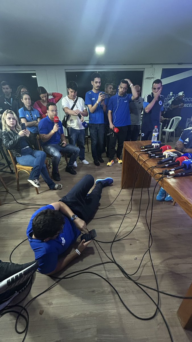 gabrieumoraes's tweet image. Acho que o @samuelvenancio ficou bem tranquilo com essa vitória do Cruzeiro