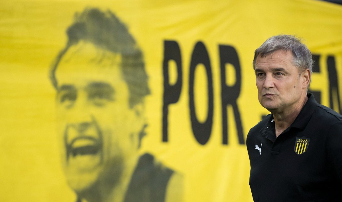 LodeonCAP's tweet photo. Diego Vicente Aguirre alcanzó su 11mo título como director técnico en Peñarol 

🏆Uruguayo 2003
🏆Uruguayo 2009-2010
🏆Uruguayo 2024
🏆Clausura 2003
🏆Clausura 2010
🏆Apertura 2024
🏆Clausura 2024
🏆Intermedio 2025
🏆Copa Uruguay 2025
🏆Clausura 2025 
🏆 Supercopa Uruguaya 2026 https://t.co/J1vY4jrpxh