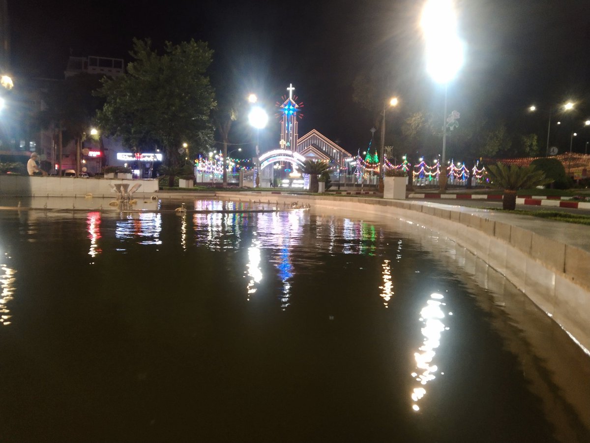 Đêm cầu nguyện bên giáo đường.