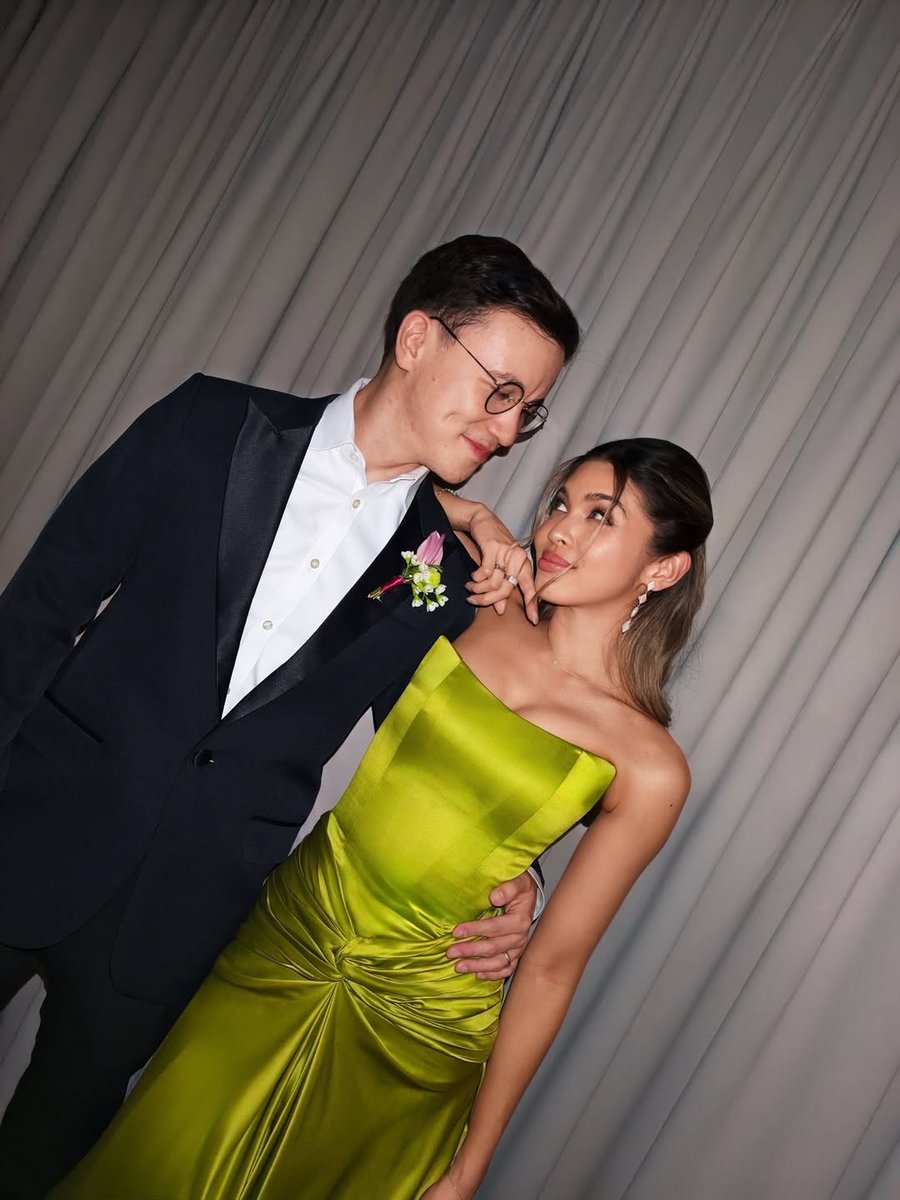 'A SEASON OF I DO'S'

Ibinahagi ni Dabarkads Maine Mendoza ang ilang special moments sa mga dinaluhan nilang kasal ng asawang si Quezon City 1st District Rep. Arjo Atayde.

Present din kamakailan ang dalawa sa renewal of vows nina Bossing Vic Sotto at Pauleen Luna.

📸: Maine