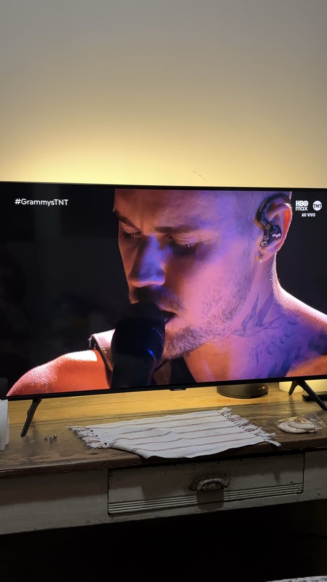 suprasland's tweet photo. ARTISTA, O MAIS MAIS!!! JUSTIN BIEBER VC SEMPRE SERÁ FAMOSO #GRAMMYs https://t.co/r9BtsqxmkN