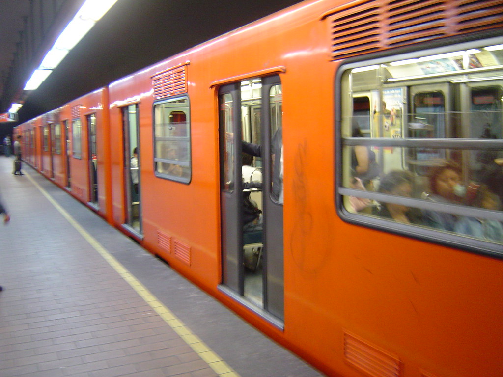zerrafiel's tweet photo. STC Metro | Algún CNCF/Alsthom-CIMT NM73B Semioriginal en Alguna Estación de la Línea 7 | Foto del 2007 | Créditos de la Foto a uchida u.

#STCMetro  #MetroCDMX  #MetroMexico  #Linea7delSTCMetro  #CNCF  #Concarril  #Alsthom  #AlsthomCIMT  #NeumaticoMexicanode1973  #NM73 https://t.co/bXdknabPUQ