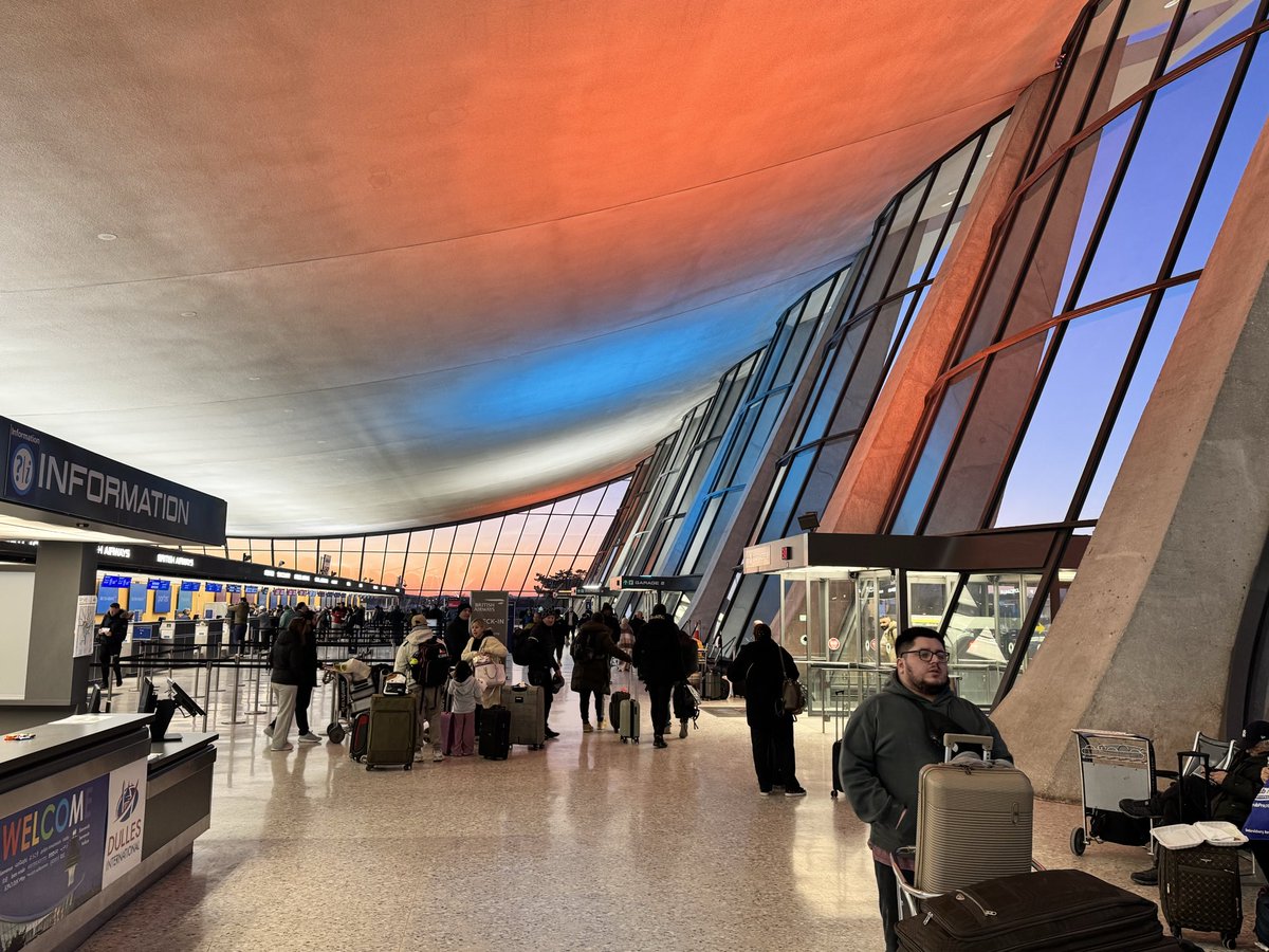 I like this color. <a href="/Dulles_Airport/">Dulles Airport (IAD)</a>