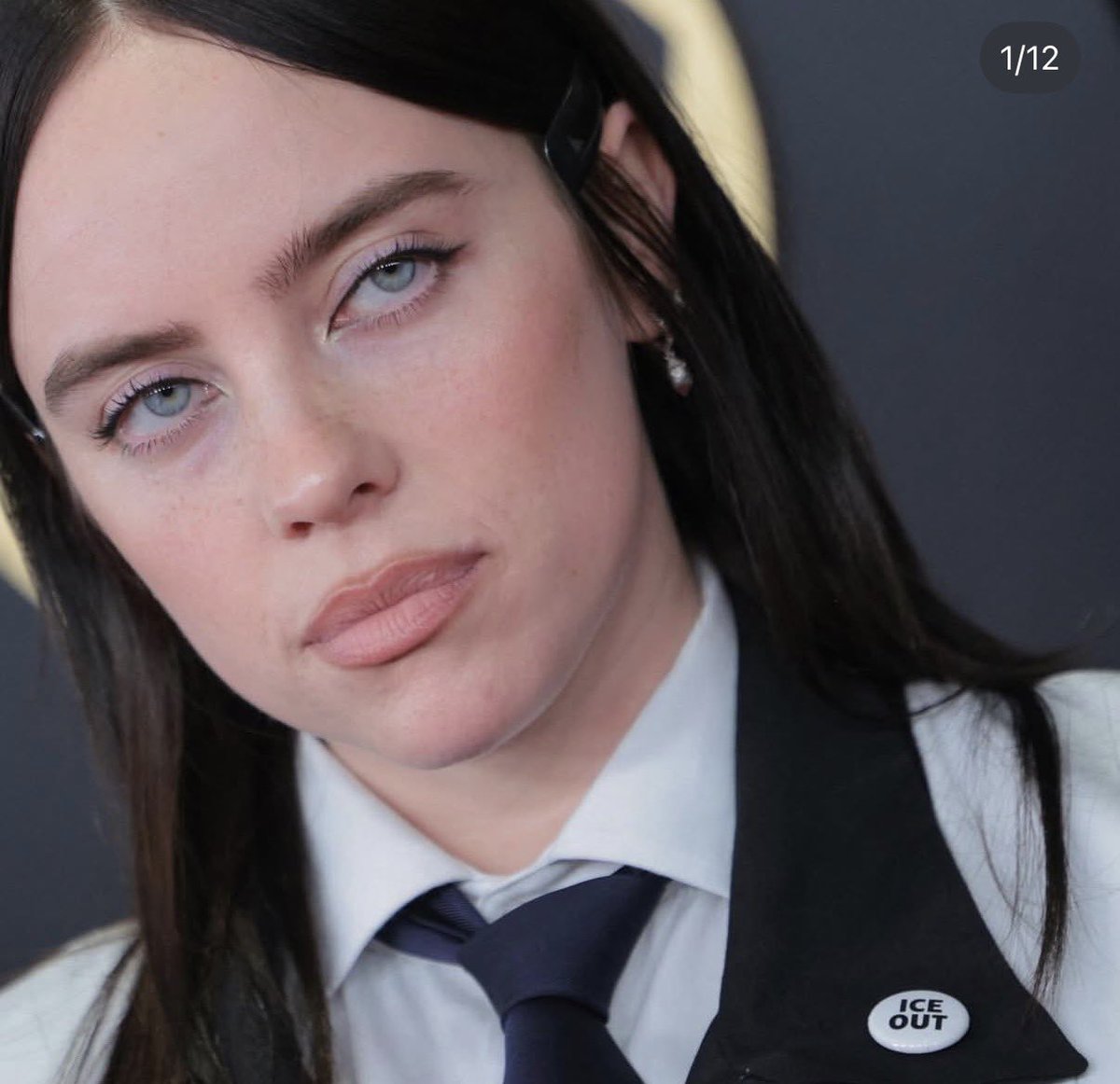 LaKusama_'s tweet image. Mira la cantidad de famosos llevando un pin con ICE OUT en los Grammy. Acá recagan a palos a los jubilados todos los miércoles y no son capaces de tirar ni un tuit. Ser potencia también es esto, eh, digo por si quieren intentarlo.