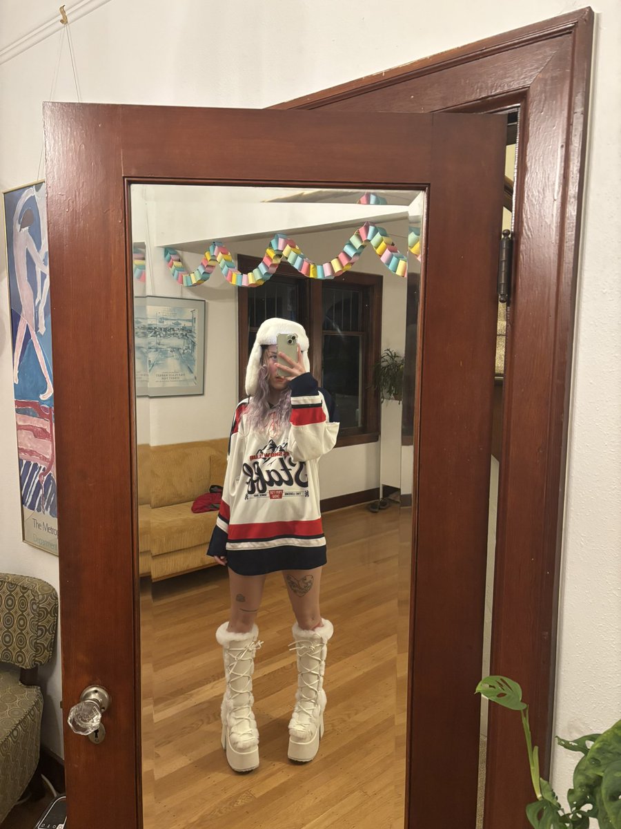 7elevatedthots's tweet photo. I ride hockey dads friday
I had a drink with ur mom saturday https://t.co/RQJ61rFnO5