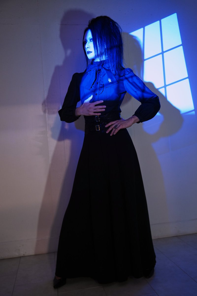 販売中】黒×白/9号 残りわずか ○燭台刺繍リボンタイブラウス 20,900