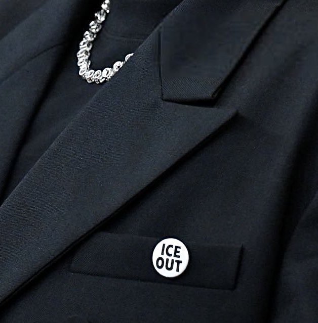 RECORDROBOT's tweet photo. Justin Bieber wears an ICE OUT pin at the 2026 Grammys. https://t.co/Ccd9QKVlkH