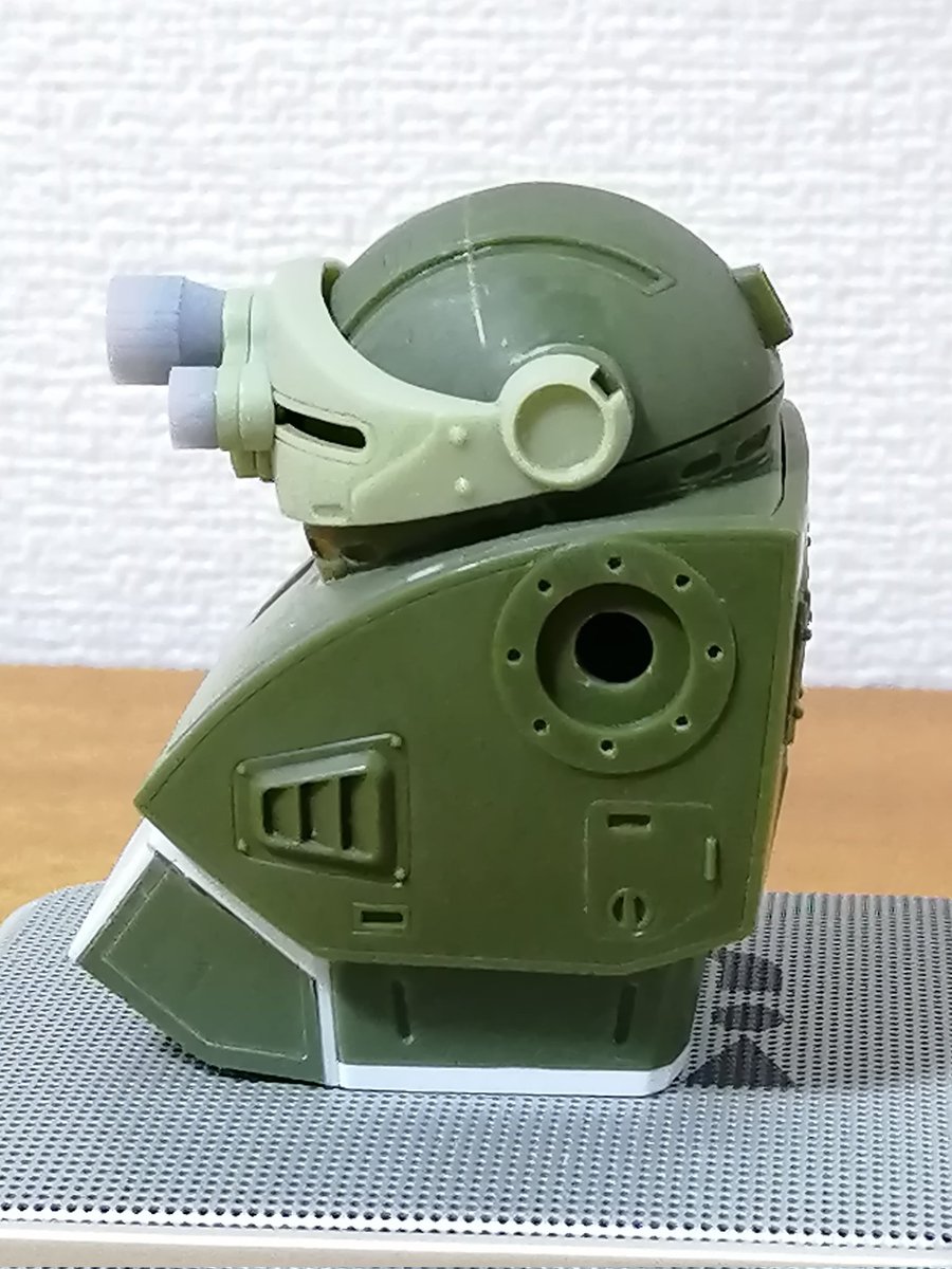 スコープドッグで一番楽しい上半身工作です。胴体とバイザーの幅詰めと胴体全面の延長工作をしました。カメラは2年前RRM展示会でroketwoさんから頂いたパーツですが、いやーカッコ良い😆次回展示会では販売してほしいです🙏