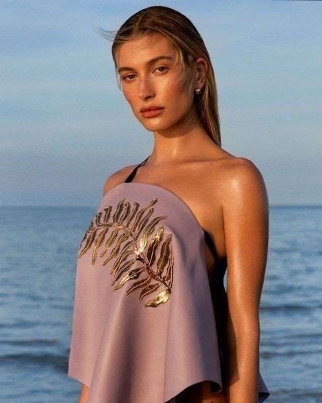 diorsvogue's tweet image. justin bieber tattooed hailey’s face on his back