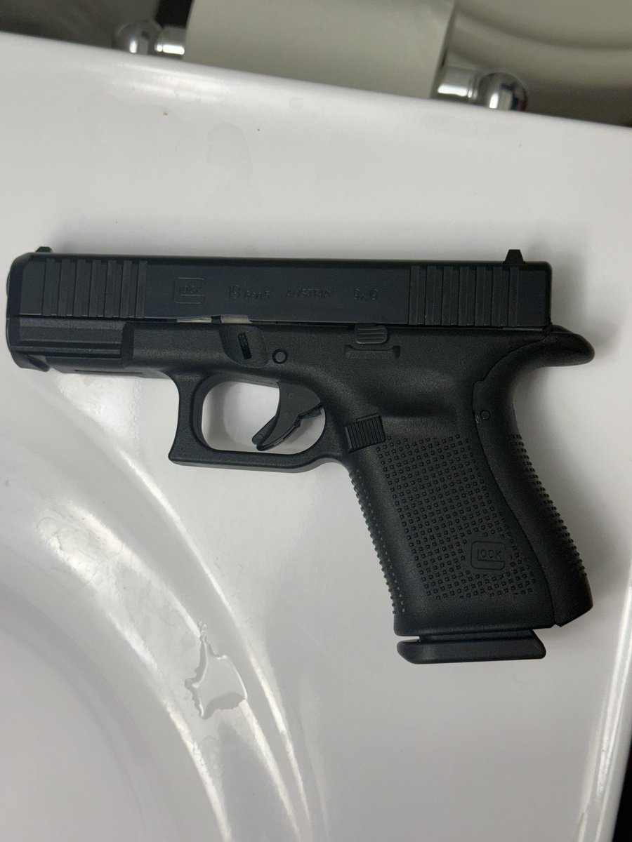 Mlvrqqtwo's tweet photo. @FirearmFury Just purchased one two days ago it’s my first and last handgun ever honestly I think it’s the golden standard https://t.co/WmZBBwmJBF