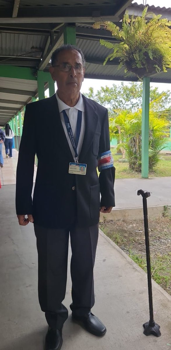 El orgullo mío, abuelito sigue trabajando por amor a la Patria. ❤️🇨🇷