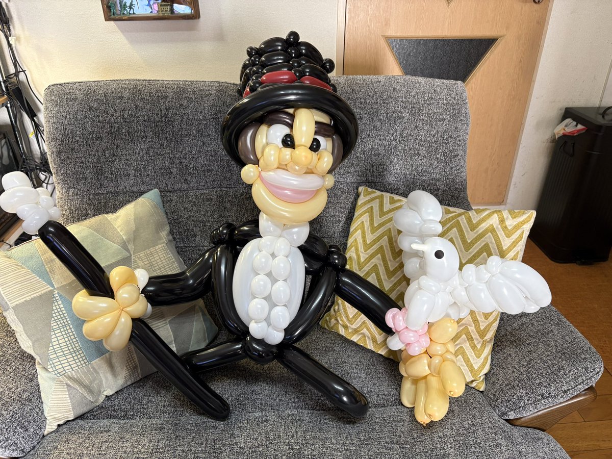 ClownMarco's tweet photo. バルーンアートで凄腕マジシャン🎩🕊️
バルーンハウスさんにバルーンスタンドに仕上げていただきました
#ふうせんひねりのmarco
#バルーンハウス
#バルーンアート
#balloon
#マジシャン
#マジッククロノス https://t.co/6ybHhxeT2U