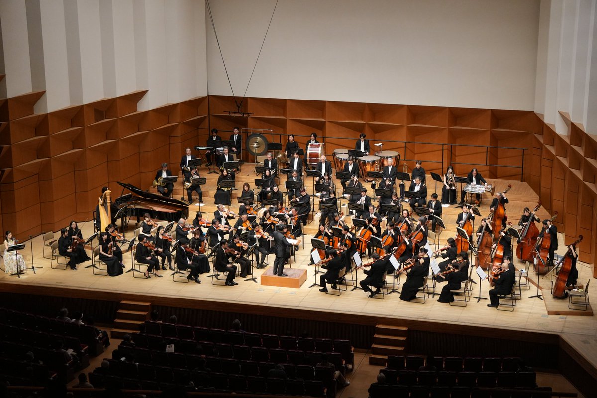 1/31(土)文京シビックホールにて、豊島区管弦楽団演奏会2026～冬から春へ～を開催しました🌸

アナ雪から眠れる森の美女までバラエティに富んだ曲目で、和田一樹氏の楽しいMC、和田美菜子さんのナレーションと共にお届けしました。
文京区での開催となりましたが、ご来場ありがとうございました。