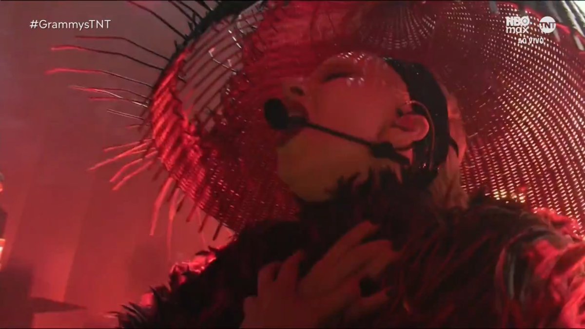 bchartsnet's tweet image. Só não gostou da performance de Abracadabra quem tem paladar infantil. Super Rock N' Roll e diferente do esperado. Isso é Lady Gaga! #GRAMMYs