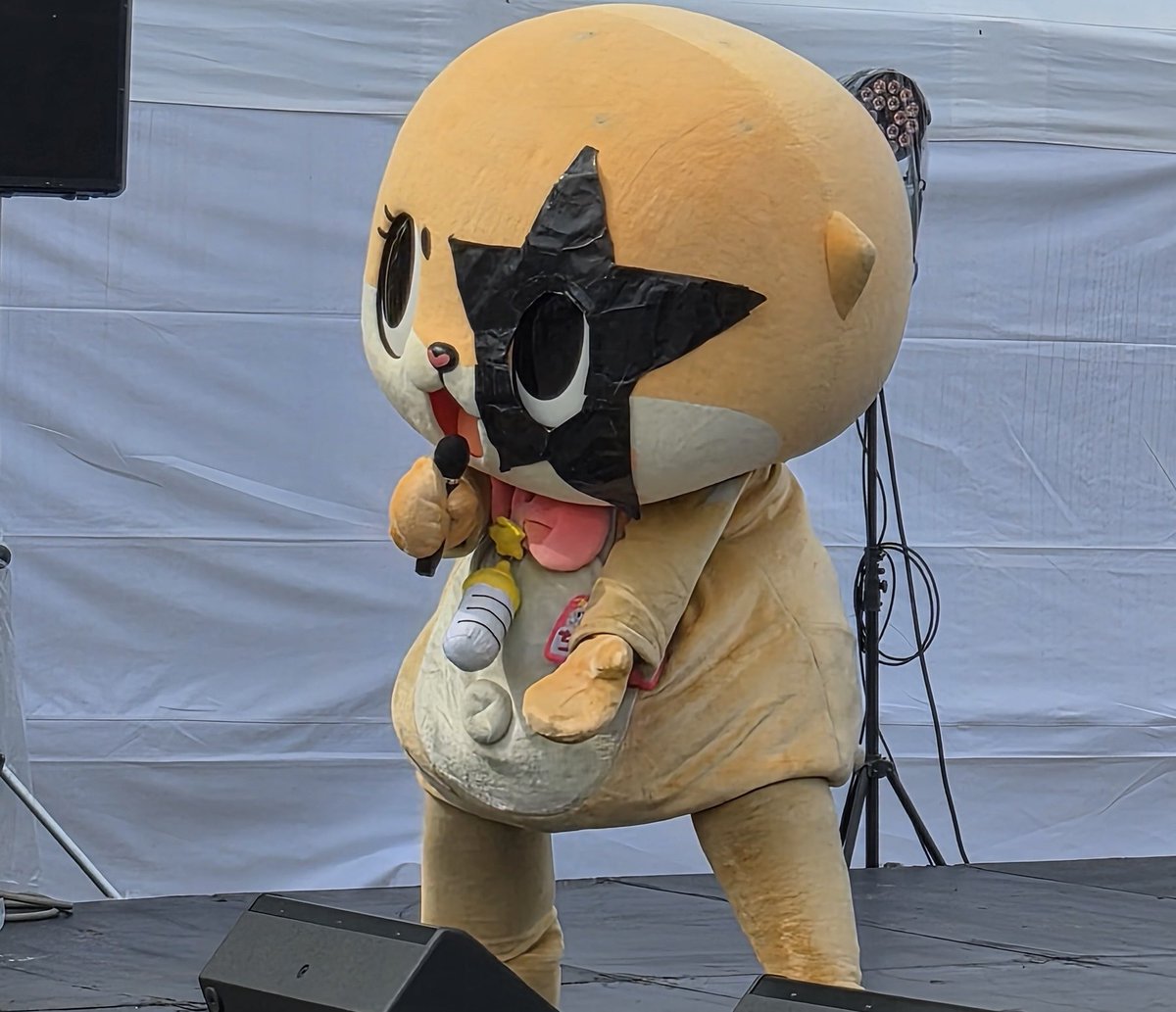 ちぃたん☆の歌🎤は最高ですね♪ 手を下に向けてる姿がとっても可愛い