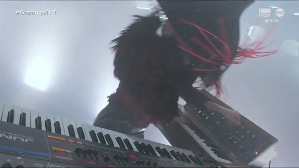 bchartsnet's tweet image. LADY GAGA ARTISTA APRESENTANDO UMA PERFORMANCE INOVADORA DE ABRACADABRA #GRAMMYs