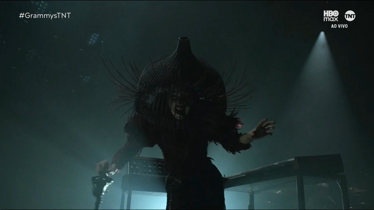 bchartsnet's tweet image. LADY GAGA ARTISTA APRESENTANDO UMA PERFORMANCE INOVADORA DE ABRACADABRA #GRAMMYs