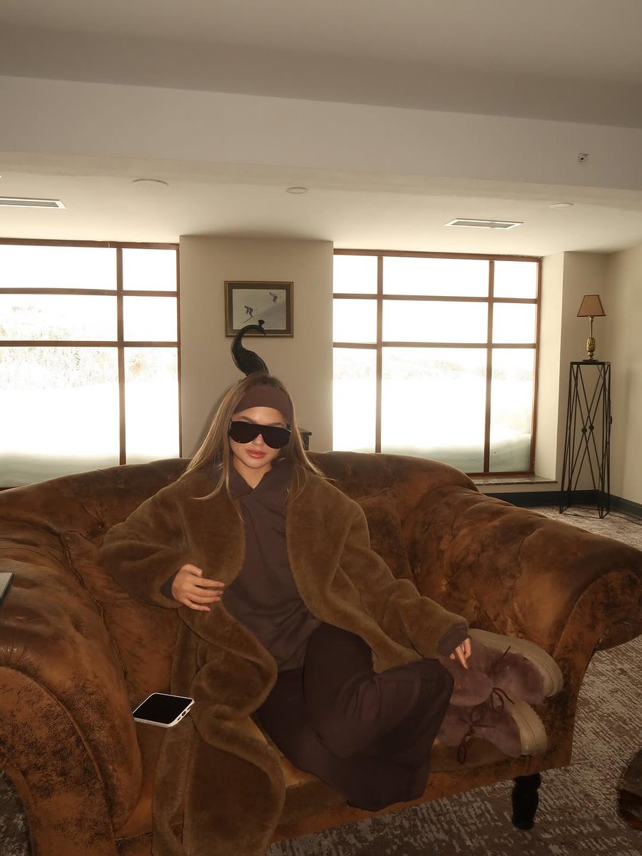 Glambsy's tweet photo. Serralkan_: 

"🐆🎱" https://t.co/srDGTMU2W0